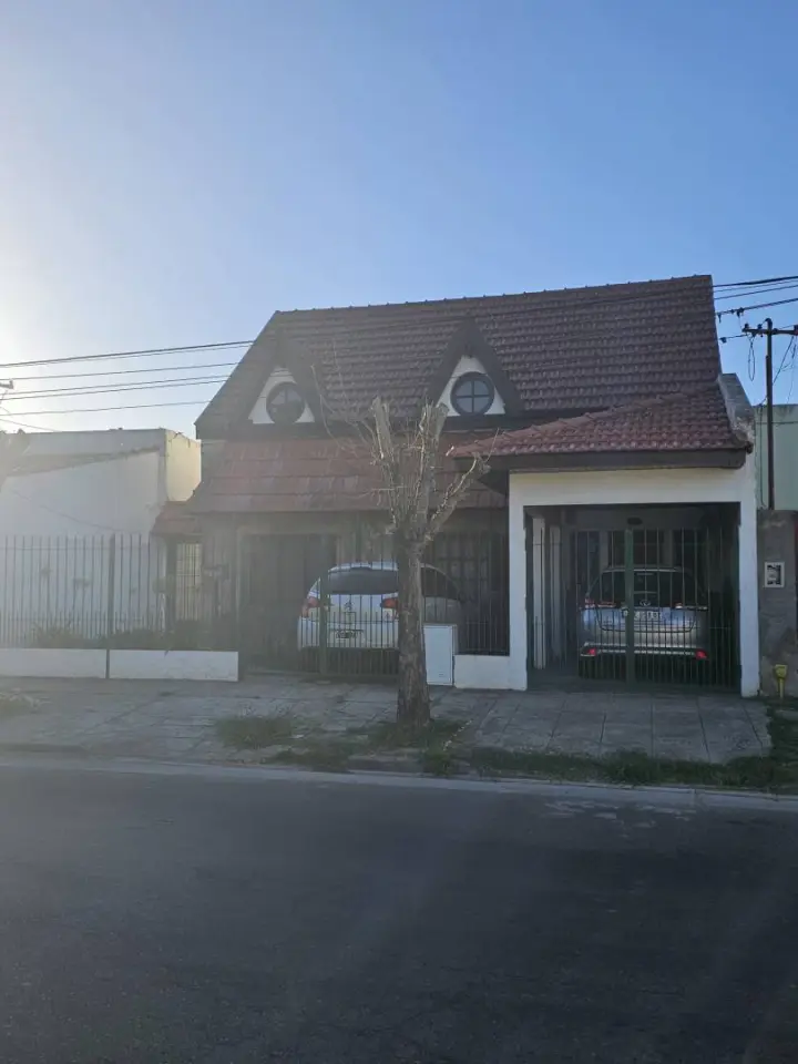Casa de 4 dormitorios en La Plata, foto 1