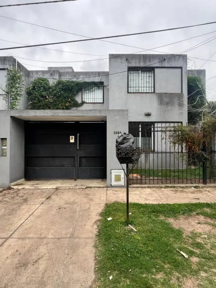 Casa de 3 dormitorios en La Plata, foto 1