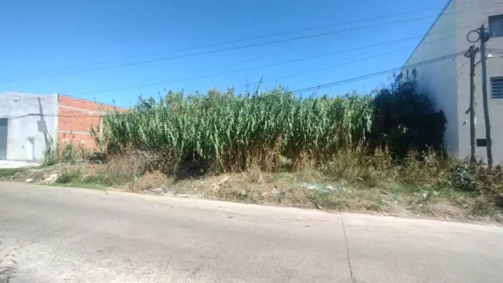 Lote de 900 m² en Los Hornos, foto 1