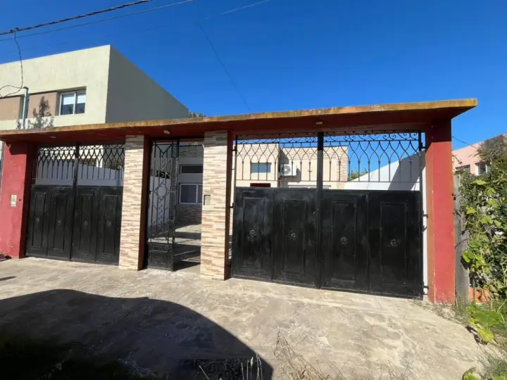 Casa de 3 dormitorios en Villa Parque Sicardi, foto 1