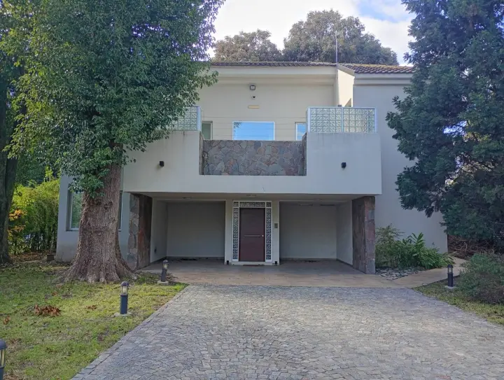 Casa de 4 dormitorios en Juan María Gutiérrez, foto 1
