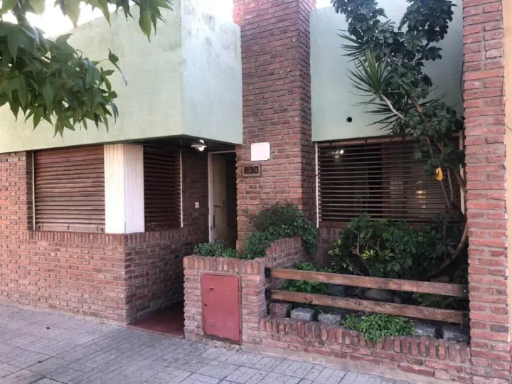 Casa de 2 dormitorios en Ensenada, foto 1