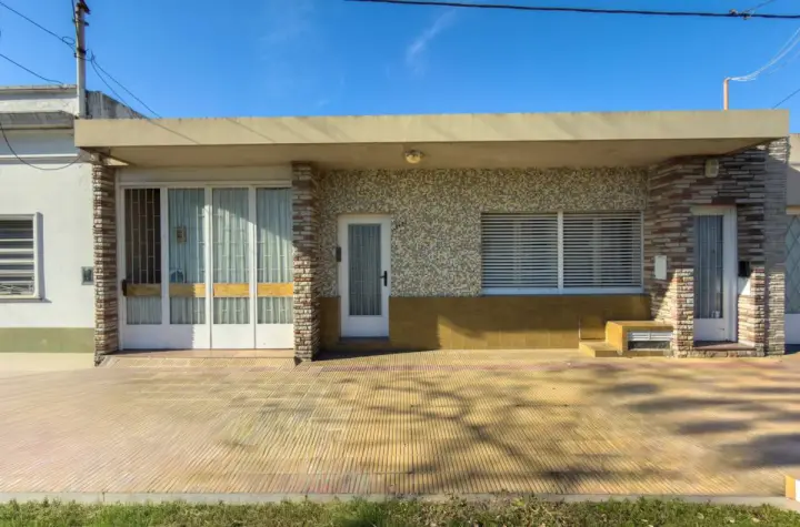 Casa de 3 dormitorios en La Plata, foto 1