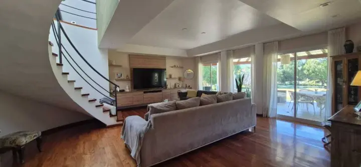 Casa de 4 dormitorios en City Bell, foto 1