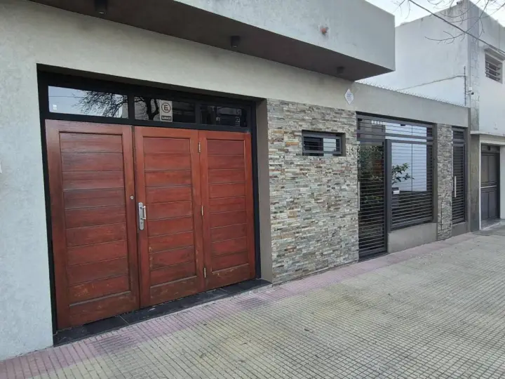 Casa de 4 dormitorios en La Plata, foto 1