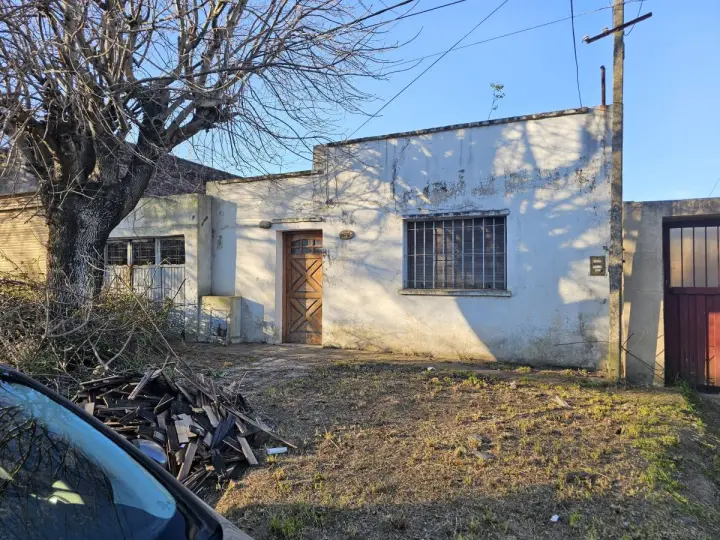 Casa de 2 dormitorios en Los Hornos, foto 1