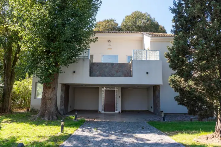 Casa de 4 dormitorios en Juan María Gutiérrez, foto 1
