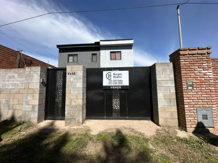 Casa de 3 dormitorios en Villa Parque Sicardi, foto 1