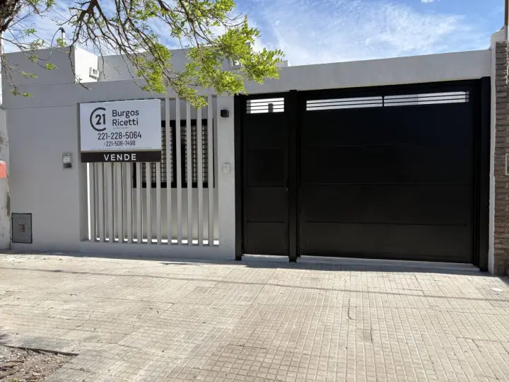 Casa de 3 dormitorios en La Plata, foto 1