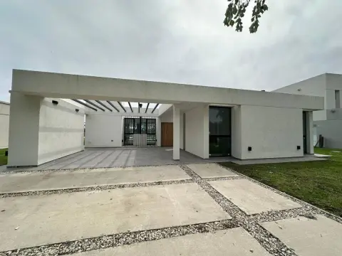 Casa en Haras del Sur III